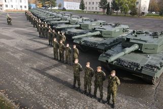 Obrana za roční servis tanků Leopard zaplatí více, než za servis tanků T-72 za deset let - Novinky